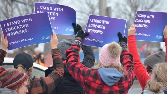 Illustration of people supporting CUPE